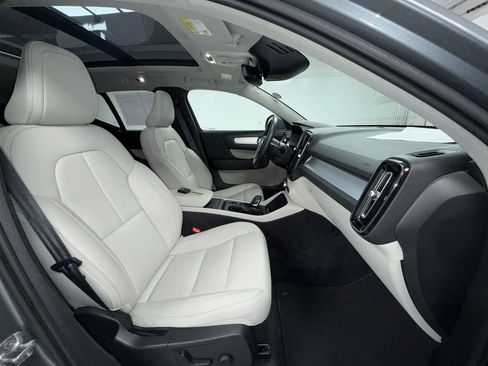 Used 2019 Volvo XC40 T5 Momentum AWD/4WD image 18