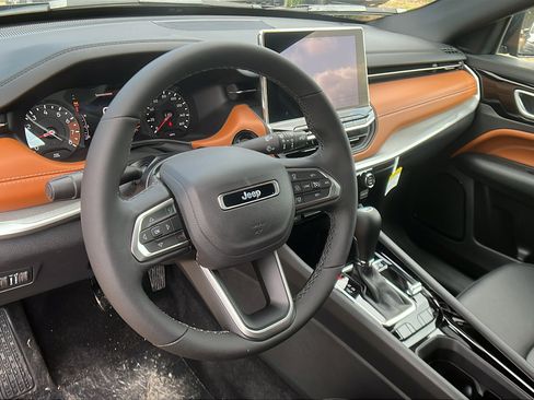 New 2025 Jeep Compass Limited image 21