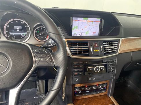 Used 2013 Mercedes-Benz E 350 Sedan image 17