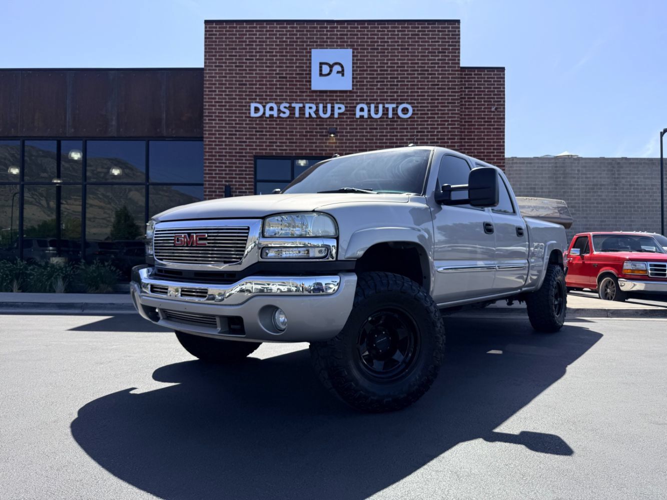 Used 2004 GMC Sierra 2500 SLT w/ Heavy-Duty Power Package AWD/4WD image 1