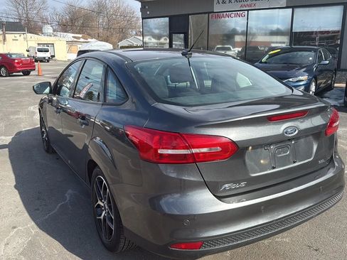 Used 2017 Ford Focus SEL image 5