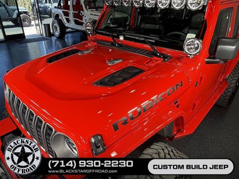 Used 2025 Jeep Wrangler Unlimited Rubicon AWD/4WD image 6
