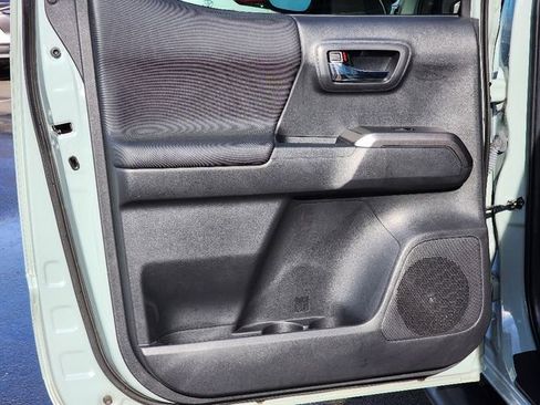 Used 2022 Toyota Tacoma TRD Sport w/ Technology Package image 23