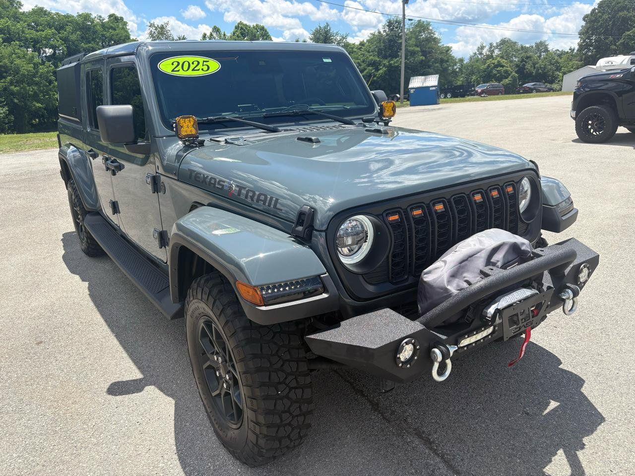 Used 2025 Jeep Gladiator Sport AWD/4WD image 1