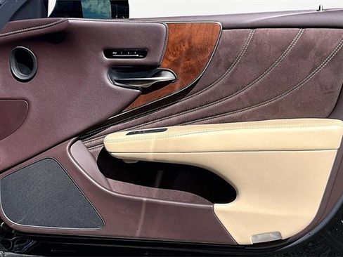 Used 2018 Lexus LS 500 w/ Accessory Package (Z2) image 18