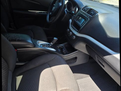 Used 2019 Dodge Journey SE w/ Blacktop Package FWD image 6