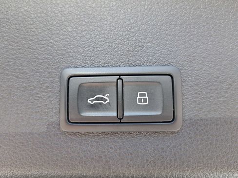 Used 2024 Audi Q8 e-tron Premium Plus image 13