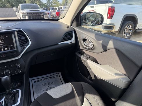 Used 2014 Jeep Cherokee Latitude FWD image 20