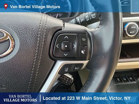 Used 2017 Toyota Highlander XLE AWD/4WD image 16