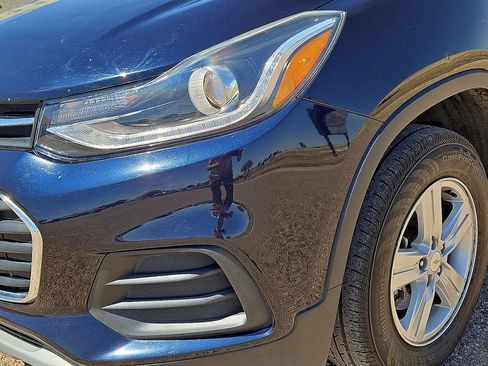 Used 2021 Chevrolet Trax LT w/ LT Convenience Package AWD/4WD image 9