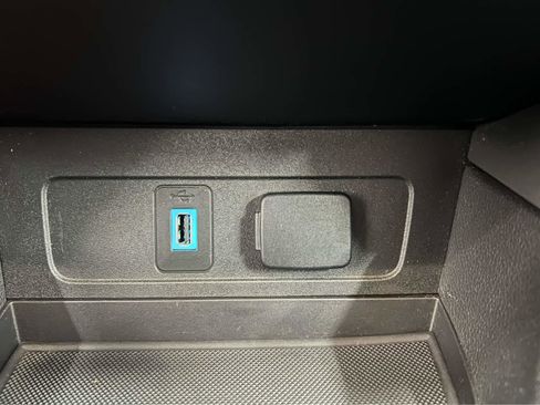 Used 2018 Ford Escape SE image 22