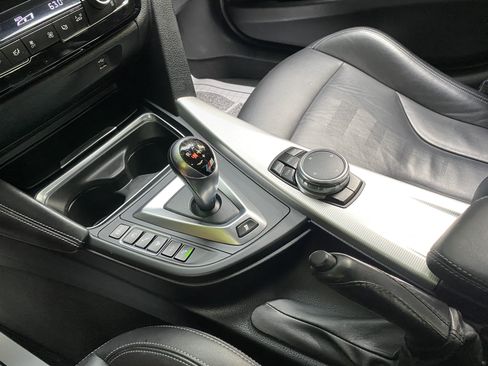 Used 2017 BMW M3 RWD image 29
