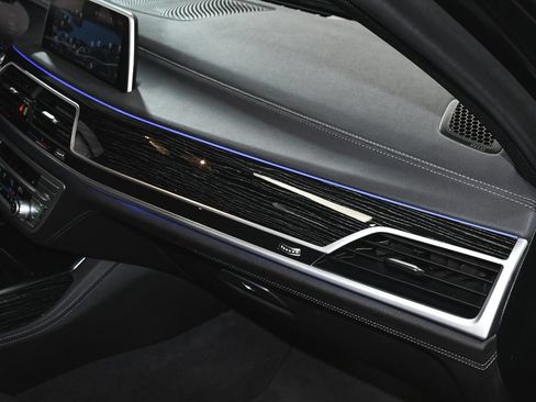 Used 2022 BMW 740i xDrive w/ M Sport Package AWD/4WD image 71