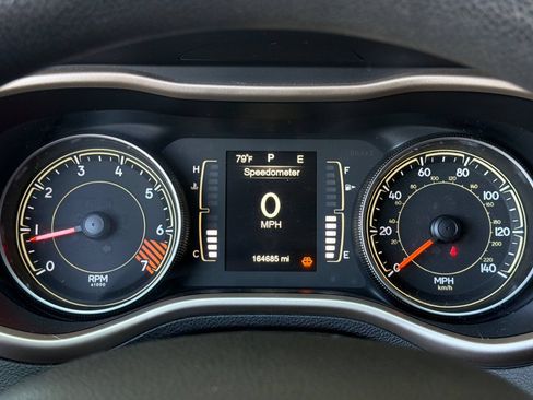 Used 2015 Jeep Cherokee Sport FWD image 24