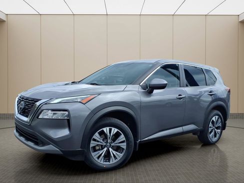 Used 2023 Nissan Rogue SV image 2