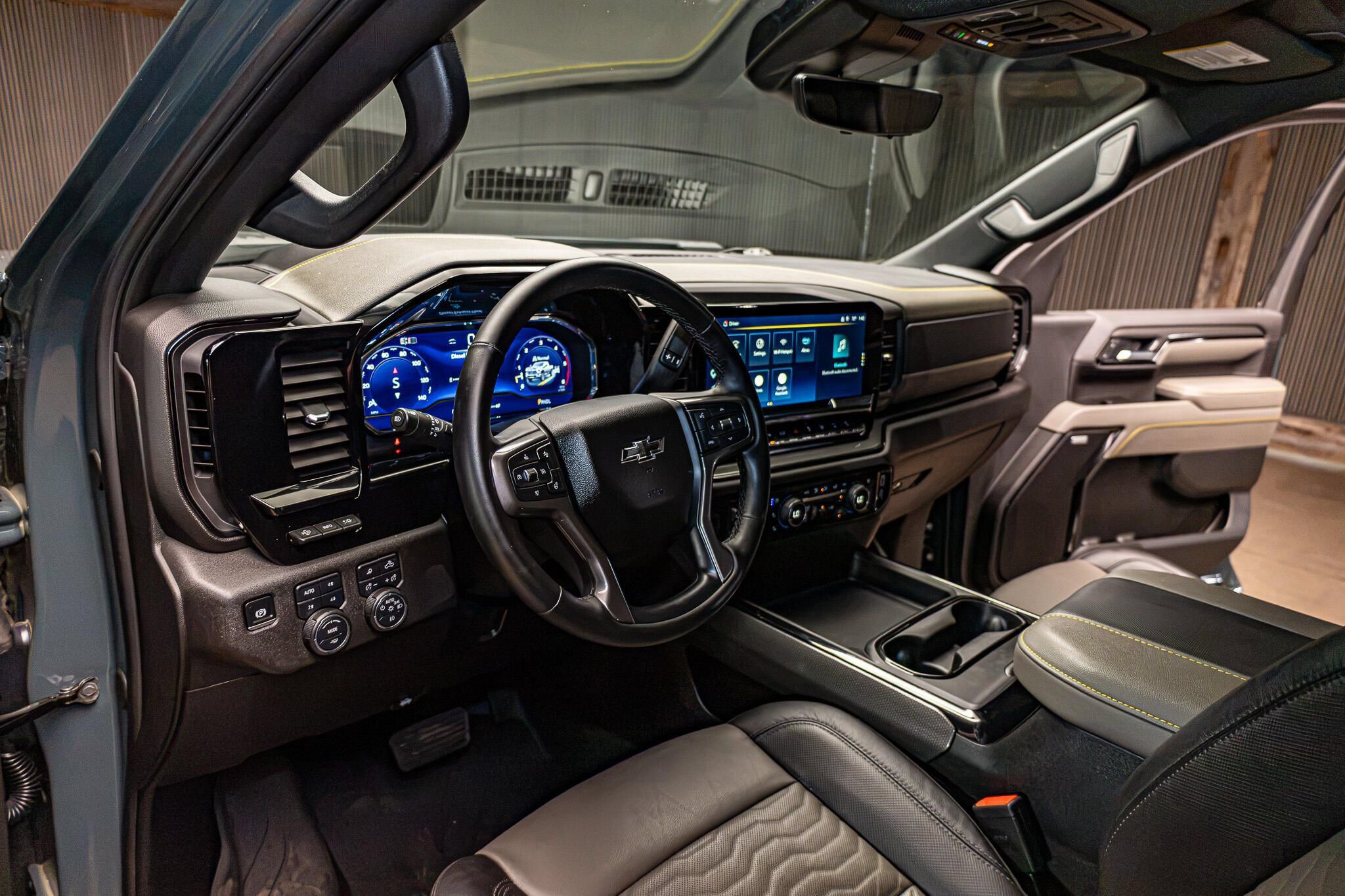 Used 2025 Chevrolet Silverado 2500 ZR2 w/ Technology Package AWD/4WD image 15