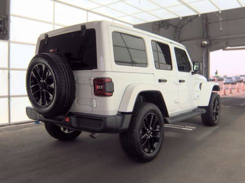 Used 2024 Jeep Wrangler Unlimited Sahara w/ Technology Group AWD/4WD image 9