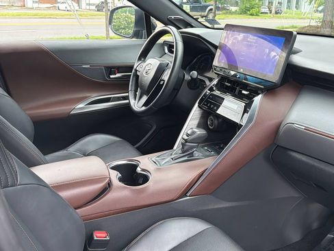 Used 2024 Toyota Venza Limited AWD/4WD image 13