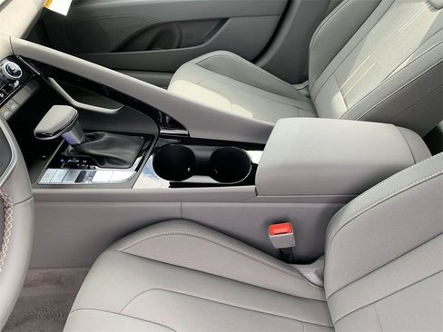 New 2025 Hyundai Elantra SEL image 22