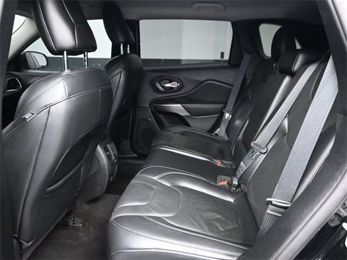 Used 2020 Jeep Cherokee Limited image 11