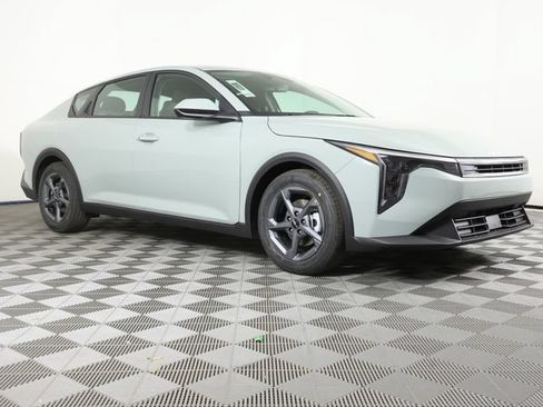 Certified 2026 Kia K4 FWD image 3