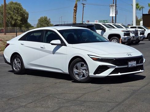 Used 2026 Hyundai Elantra SE FWD image 1