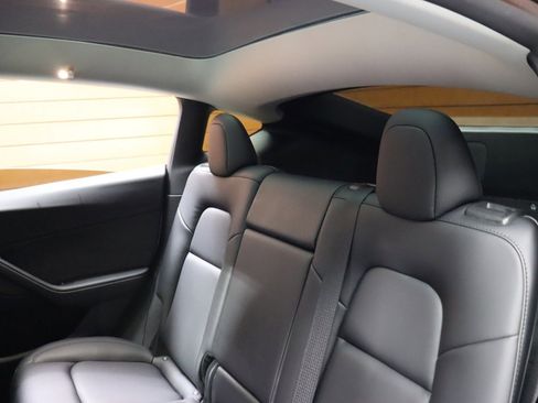 Used 2023 Tesla Model Y Long Range image 54