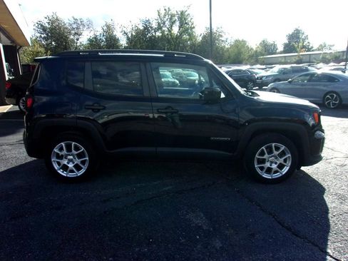 Used 2019 Jeep Renegade Latitude image 4