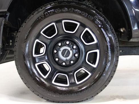 Used 2023 Ford F250 Platinum w/ FX4 Off-Road Package AWD/4WD image 88