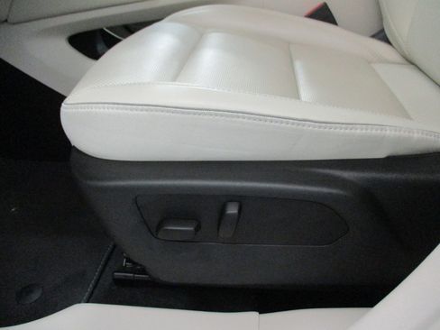 Used 2023 Buick Envision Essence image 18