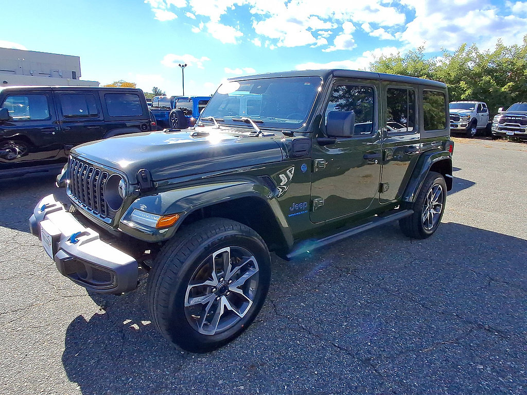 Used 2024 Jeep Wrangler Unlimited w/ Convenience Group AWD/4WD image 4