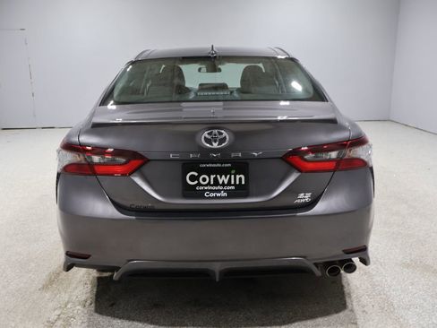 Used 2023 Toyota Camry SE image 3