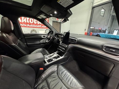 Used 2020 Ford Explorer Platinum w/ Premium Technology Package image 11