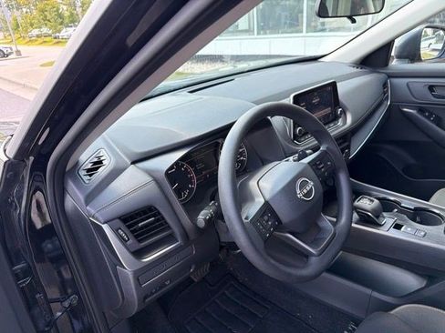 Used 2025 Nissan Rogue S AWD/4WD image 12