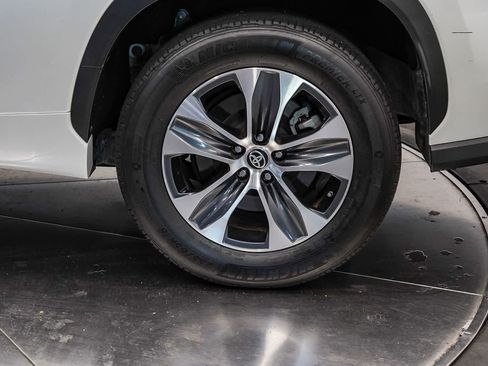 Used 2023 Toyota Highlander XLE FWD image 10