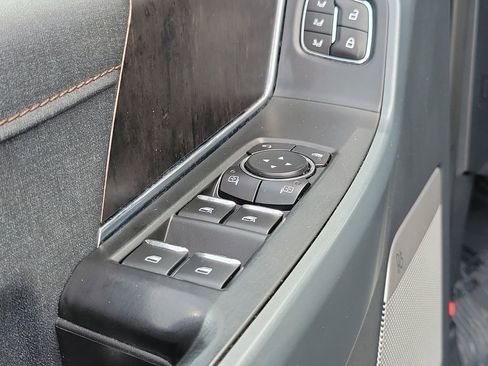 Used 2022 Ford F150 Lightning Lariat image 16