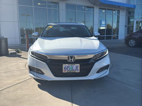 Used 2018 Honda Accord Touring image 2