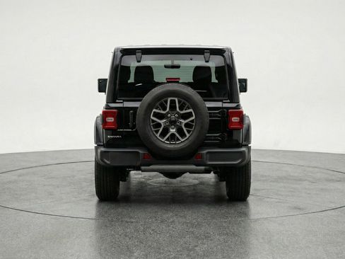Used 2025 Jeep Wrangler Sahara image 7
