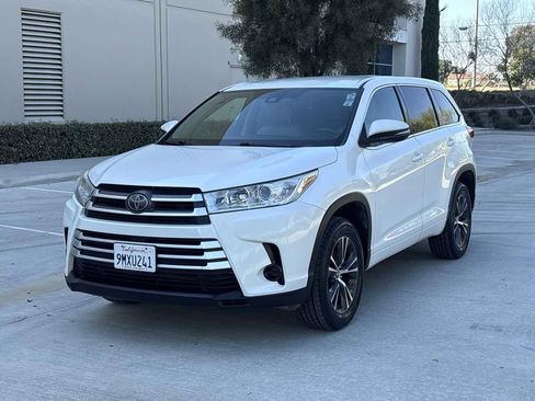 Used 2018 Toyota Highlander LE image 7