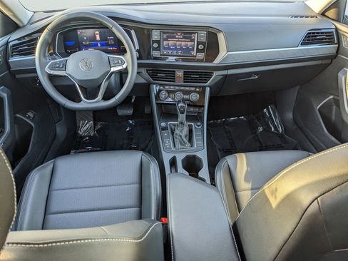 Certified 2022 Volkswagen Jetta SE image 11