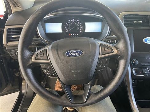 Used 2019 Ford Fusion SE image 12
