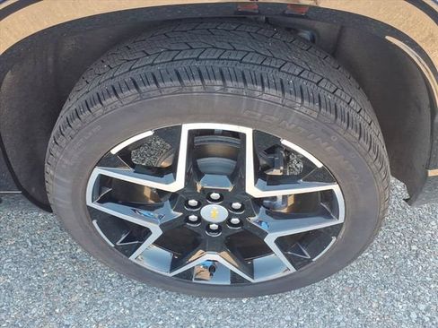 Used 2025 Chevrolet Traverse High Country FWD image 8