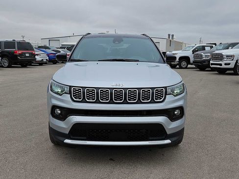 Used 2025 Jeep Compass Limited AWD/4WD image 3