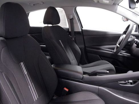 Used 2023 Hyundai Elantra SEL image 14