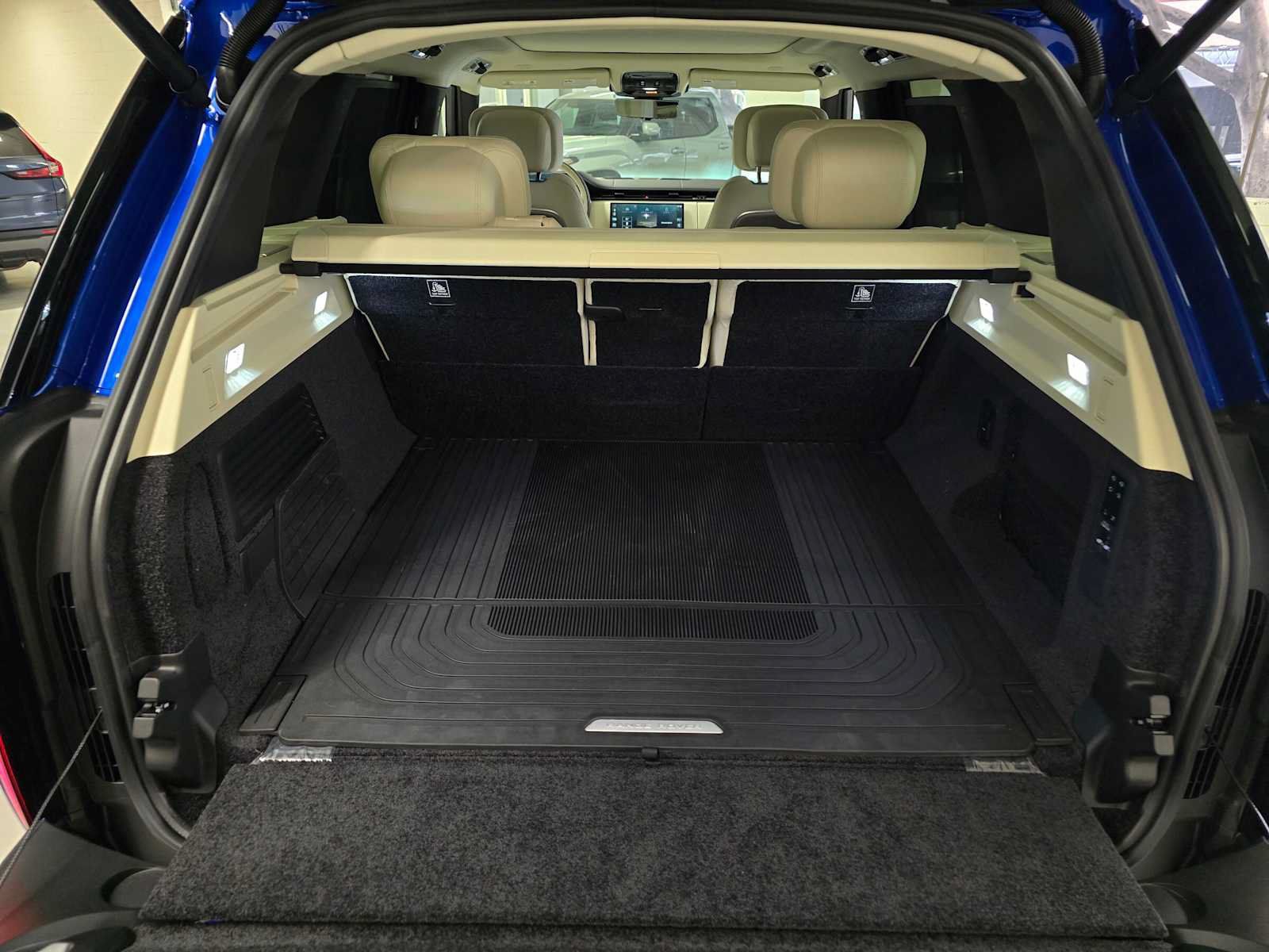 New 2025 Land Rover Range Rover SV AWD/4WD image 16