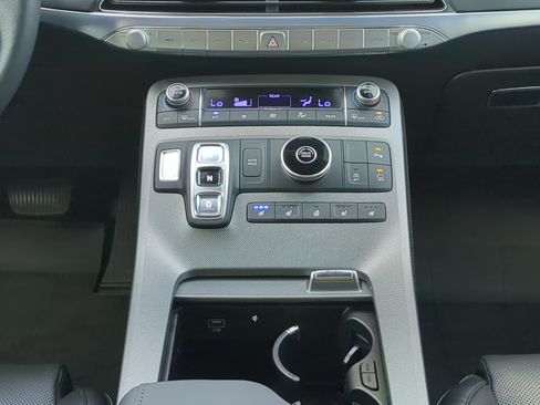 Used 2022 Hyundai Palisade Calligraphy w/ Winter Package FWD image 17