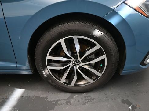 Used 2025 Volkswagen Jetta SE FWD image 21
