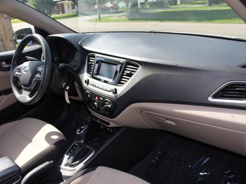 Used 2019 Hyundai Accent SE FWD image 37
