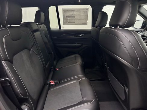 New 2025 Jeep Grand Cherokee Altitude image 15