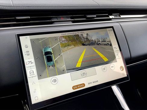 Used 2025 Land Rover Range Rover Sport Dynamic SE image 13